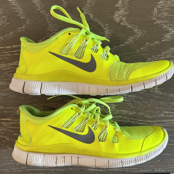NIKE FREE - SIZE 8.5 / NEON YELLOW - Picture 2 of 7